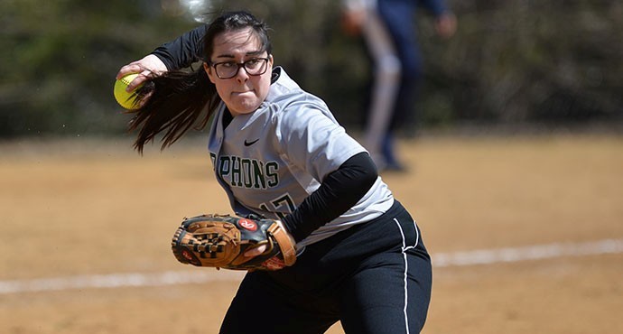 Softball: Sarah Lawrence def. New Rochelle, 14-5 and 22-13
